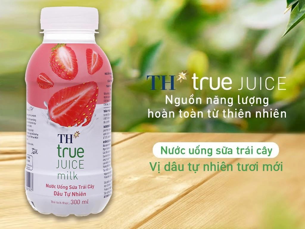 Sữa trái cây TH vị dâu 300ml Chai